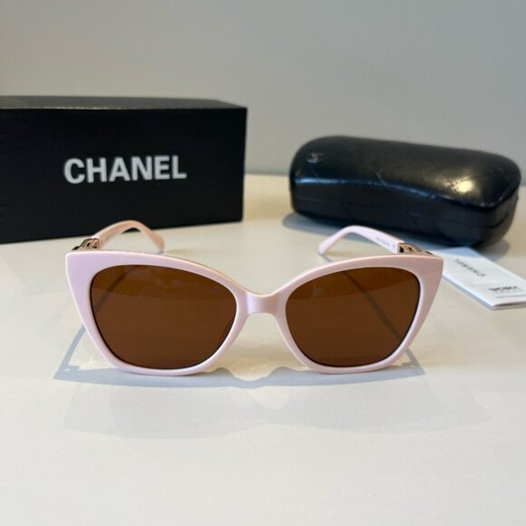 Elegant Pink Chanel Eyewear - Picture 6 of 7